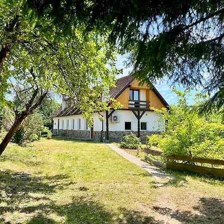 Pod Wiatrakiem Apartment Besia