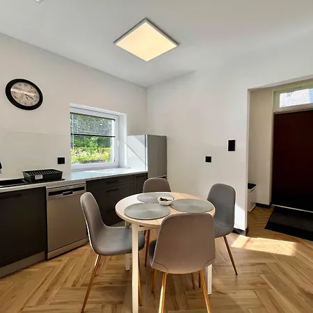 Pod Wiatrakiem Apartment Besia